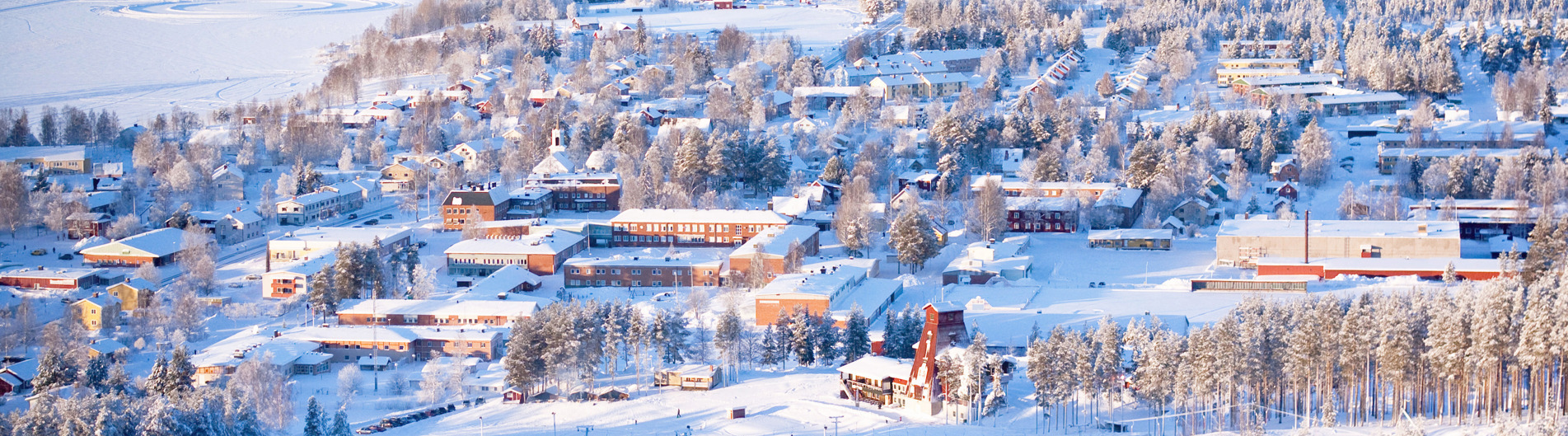 Vintervy tagen från Tjamstanbacken över Malå samhälle.