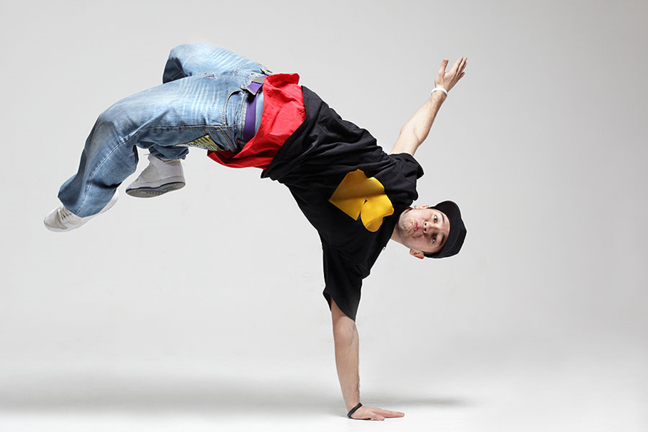 Pojke som dansar hiphop.