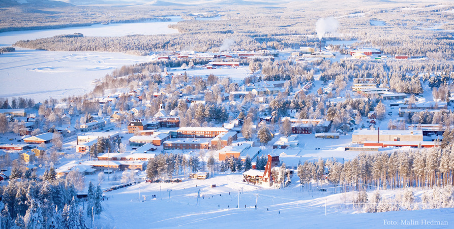 Vintervy tagen från Tjamstanbacken över Malå samhälle.